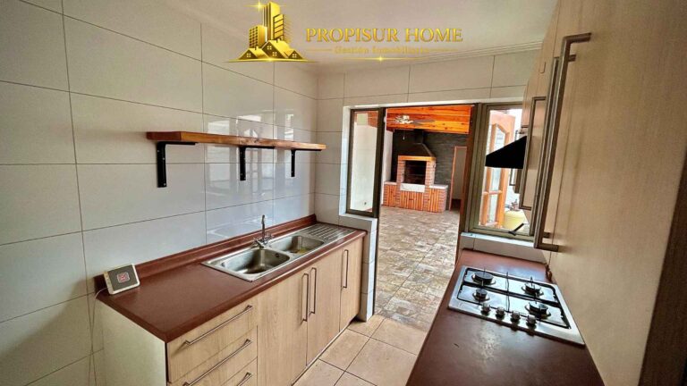 Cocina moderna equipada en casa Avenida Esmeralda Angol