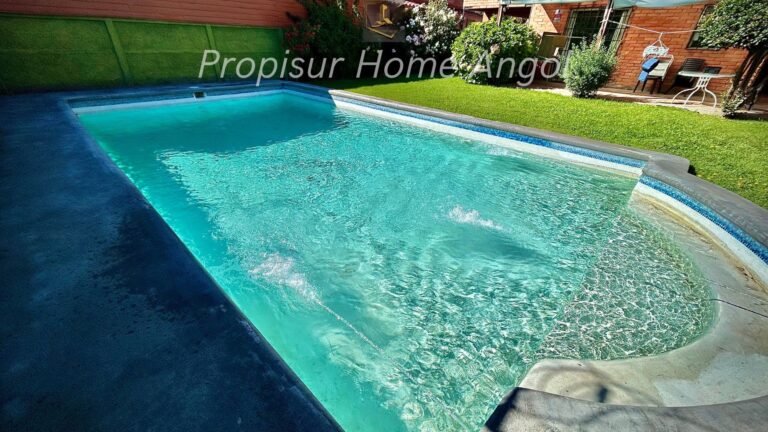 Casa en venta en Angol con piscina, 4 dormitorios en condominio.