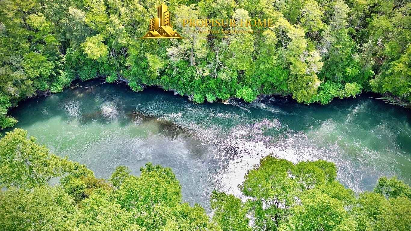 Complejo turístico ubicado junto al río Trancura en Pucón